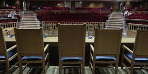 δικαστηριο κοκκινες θεσεις