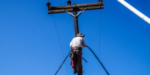 Εναερίτης σε στύλο της δεη