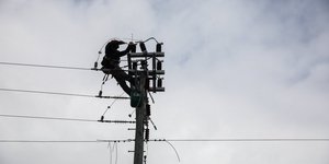 Εναερίτης σε κολώνα της ΔΕΗ