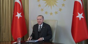 Ρετζέπ Ταγίπ Ερντογάν σε συμβούλιο