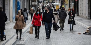 Ανοίγουν από αύριο τα εμπορικά καταστήματα