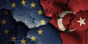 Οι σημαίες ΕΕ και Τουρκίας