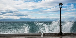 Κύματα στο Λουτράκι