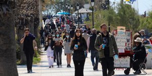 Κυριακή στην παραλία οι Αθηναίοι
