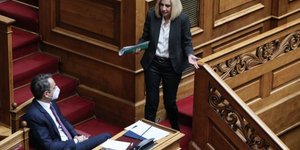 Η Φώφη Γεννηματά διαμαρτύρεται προς τον Κυριάκο Μητσοτάκη