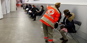 Γαλλία: Κοντά σε υψηλό πενταμήνου οι νοσηλείες ασθενών με κορωνοϊό
