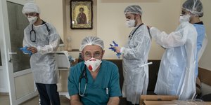 γιατροι εικονα στον τοιχο