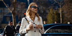 στιλάτη γυναίκα στην εβδομάδα μόδας