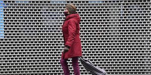 Γυναίκα με καρότσι