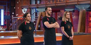 Ο Ιωάννης ανάμεσα σε Λία και Ανούς στο MasterChef 5