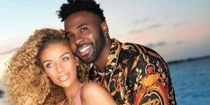 Ο Τζέισον Nτερούλο με την έγκυο σύντροφό του, Τζένα