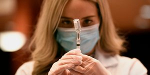 Ξεκινούν εκ νέου οι εμβολιασμοί με Johnson&Johnson στις ΗΠΑ