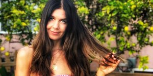 H Κατερίνα Μουτσάτσου με στράπλες