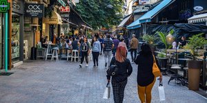 Κόσμος στο κέντρο της Κατερίνης