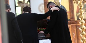 Κηδεία Γιώργου Καραϊβάζ