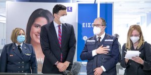 Το Mega Εμβολιαστικό Κέντρο «Προμηθέας» επισκέφθηκε ο περιφερειακός διευθυντής Ευρώπης του ΠΟΥ μαζί με τον Β. Κικίλια