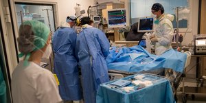 κορωνοϊός νοσοκομείο γιατροί ασθενείς νοσοκόμα