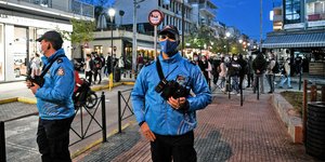 Αστυνομικοί στην οδό Βεάκη στο Περιστέρι 