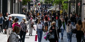 Κόσμος στην Ερμού
