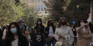 Κόσμος στο κέντρο της Αθήνας