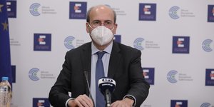 Χατζηδάκης: Μ. Τετάρτη- Μ. Πέμπτη οι προκαταβολές συντάξεων