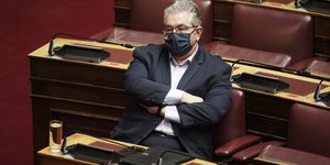 Δημήτρης Κουτσούμπας δεμενα χερια