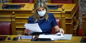 Η Ζέττα Μακρή στη Βουλή