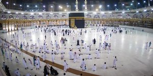 Μουσουλμάνοι προσεύχονται στη Μέκκα