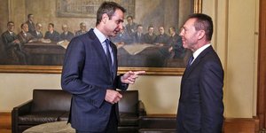 Ο Κυριάκος Μητσοτάκης με τον Γιάννη Στουρνάρα