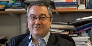 Ο Ηλίας Μόσιαλος