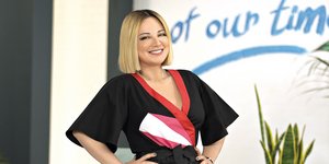 Η Νάνσυ Ζαμπέτογλου με φόρεμα αγάπη