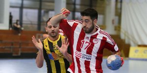 Φάση από τον αγώνα χάντμπολ ΑΕΚ-Ολυμπιακός