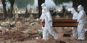 Μαύρο ρεκόρ στη Βραζιλία: Ξεπέρασαν τους 350.000 οι θάνατοι