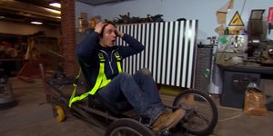Ο παρουσιαστής του BBC κατά τη διάρκεια του crash test