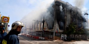 Φωτιά στον Πειραιά 