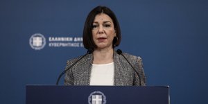 Η Α. Πελώνη στο briefing των πολιτικών συντακτών