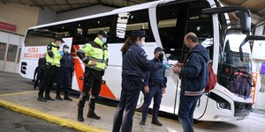 Ελεγχοι σε επιβάτες πούλμαν από αστυνομικούς