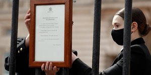 Η ανακοίνωση του θανάτου του πρίγκιπα Φιλίππου στο Μπάκιγχαμ