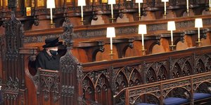 Η βασίλισσα Ελισάβετ μόνη της στην κηδεία του πρίγκιπα Φίλιππο