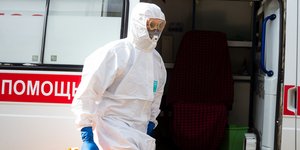 Ρωσία: 8.702 νέα κρούσματα κορωνοϊού σε ένα 24ωρο