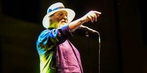 σαββοπουλος με καπελο