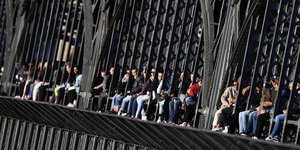 θεσεις νεοι 