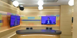 Στον τρίτο όροφο των γραφείο της Κουμουνδούρου το στούντιο του ΣΥΡΙΖΑ