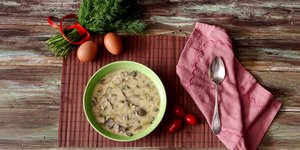 Πιάτο με παραδοσιακή μαγειρίτσα