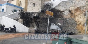 Σύρος καμένες μηχανές από πυρκαγιά