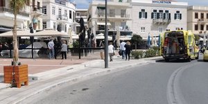 Ασθενοφόρο στη Σύρο