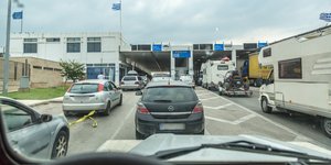 Τελωνειακός σταθμός στα σύνορα με τουρκία