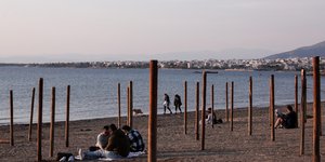 Κόσμος στην παραλία