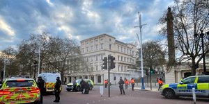 Λονδίνο: Συνελήφθη άνδρας που κρατούσε τσεκούρι σε κεντρική λεωφόρο - Δεν υπάρχουν τραυματισμοί