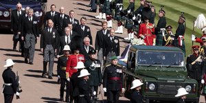 Η βασιλική οικογένεια αποχαιρέτισε τον πρίγκιπα Φίλιππο